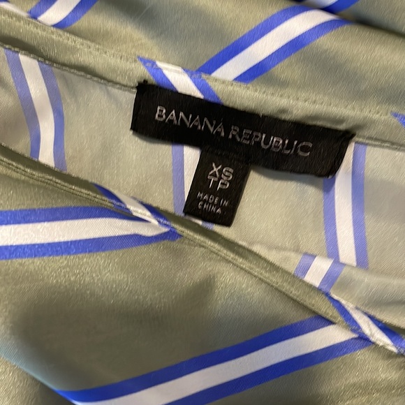Banana republic satin top - Picture 2 of 7